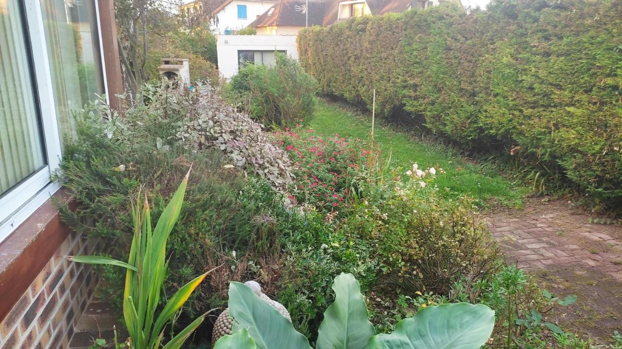 Chez Chon Et Jean-Marie Hermanville-sur-Mer Exterior foto